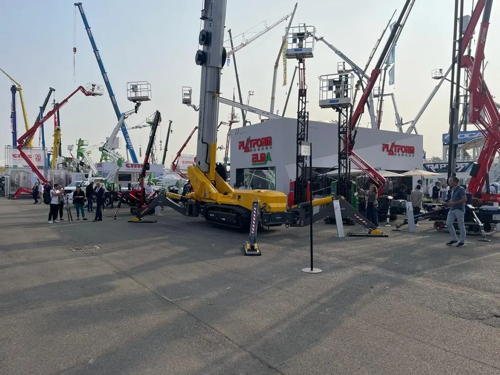 Bezoek van Tom en Sander aan de GIS Expo en jubileum AlmaCrawler in Italië