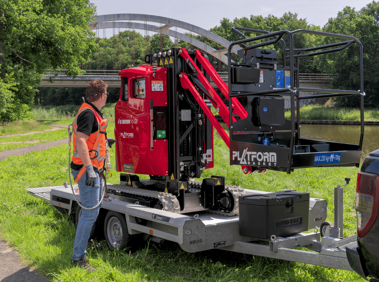 masthoogwerker vervoeren op aanhanger
