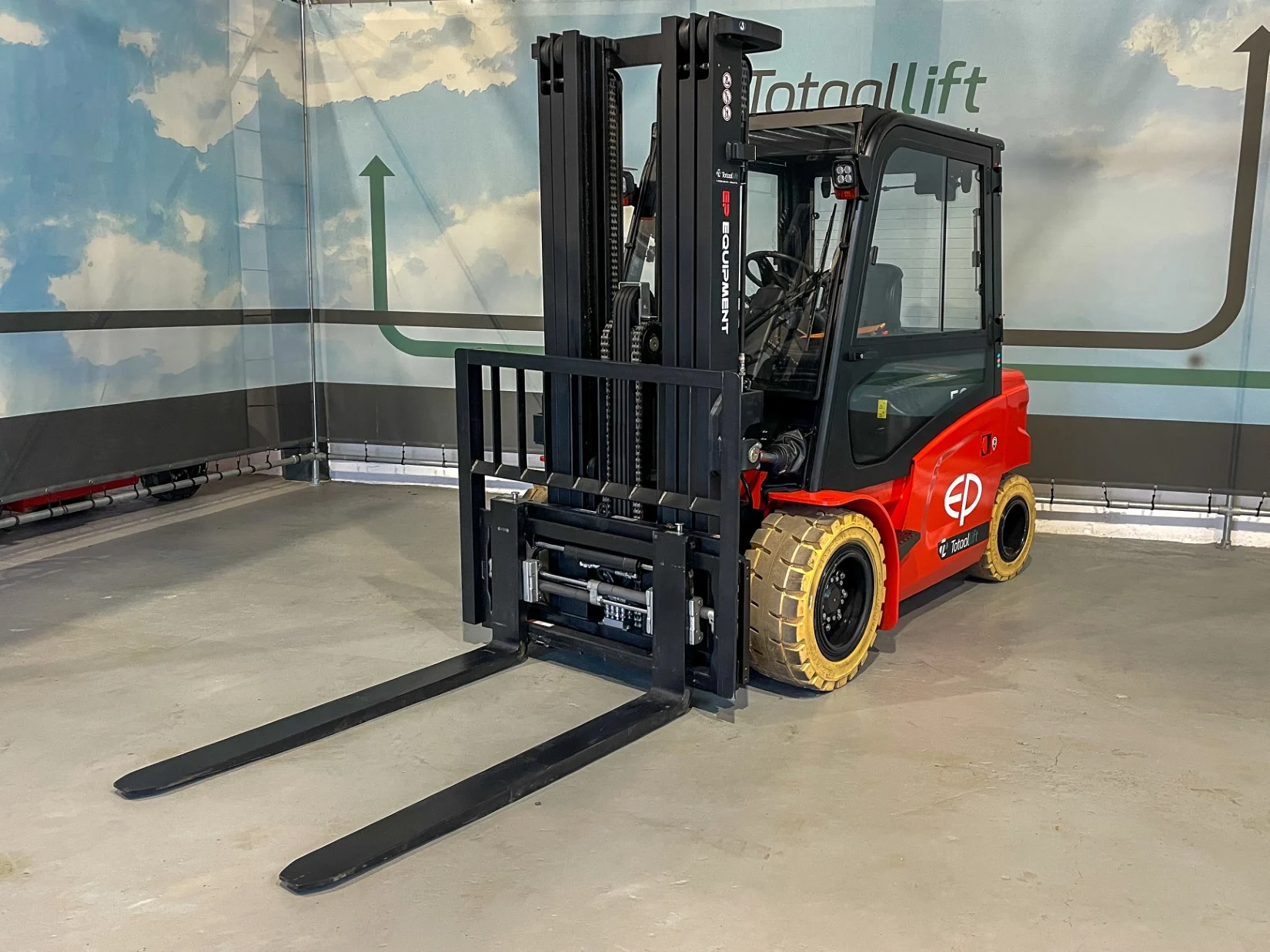 heftruck elektrisch schuin vooraanzicht