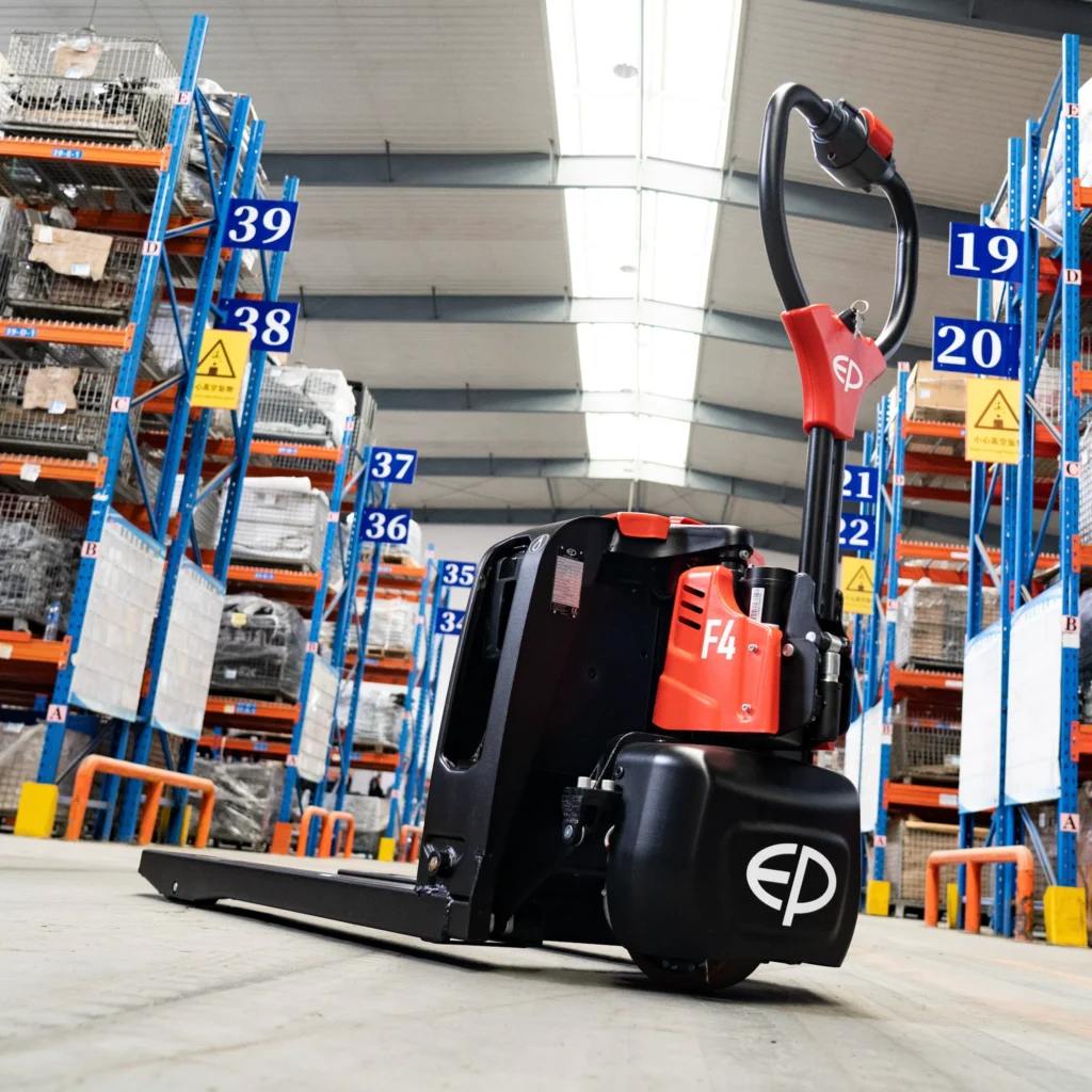 Waarom de F4 palletwagen dé favoriet is op de werkvloer