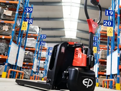 Waarom de F4 palletwagen dé favoriet is op de werkvloer