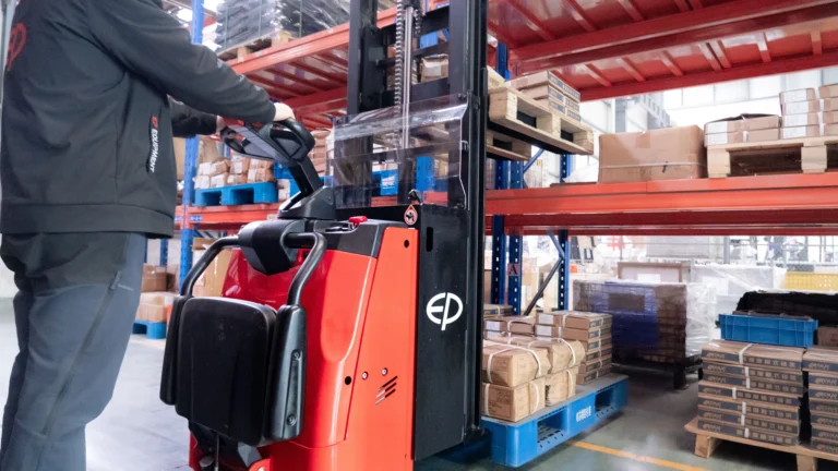 meerij stapelaar of palletwagen 1