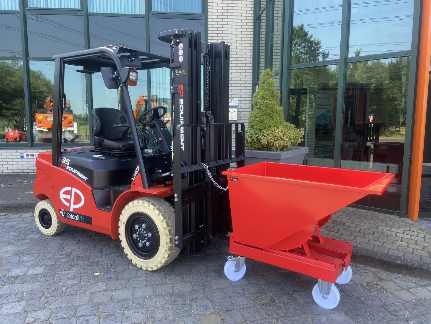 Rode kiepcontainer op wielen - Afbeelding 7