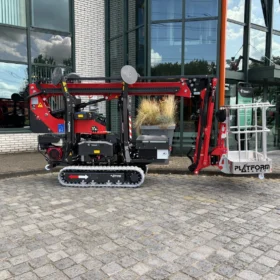 rode spinhoogwerker in transportstand voor pand