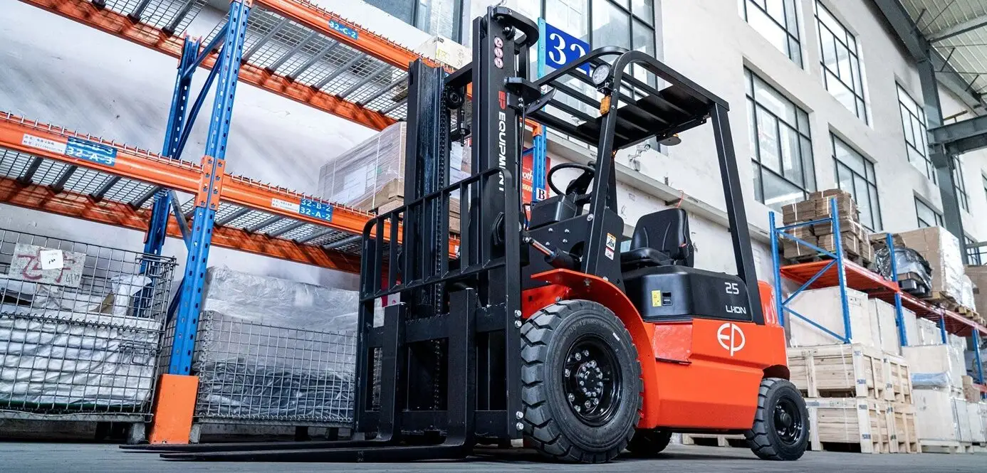 Wat is het verschil tussen een heftruck en een reachtruck?